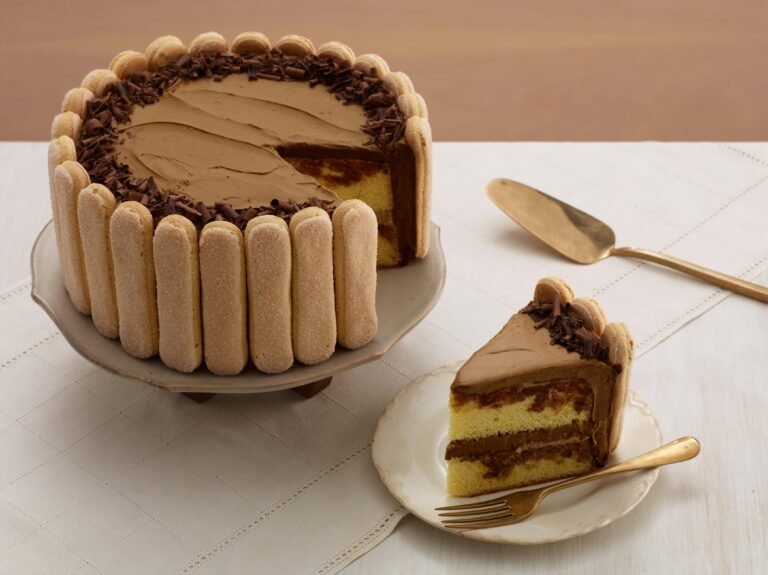 Surprising Dining Bill: Customer Hit with Rs 1300 Charge for Cutting Store-Bought Cake in Italian Restaurant